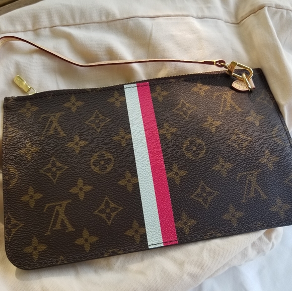 Louis Vuitton LV Beautiful Initials Neverfull MM Pouch Monogram Signature - Picture 5 of 14